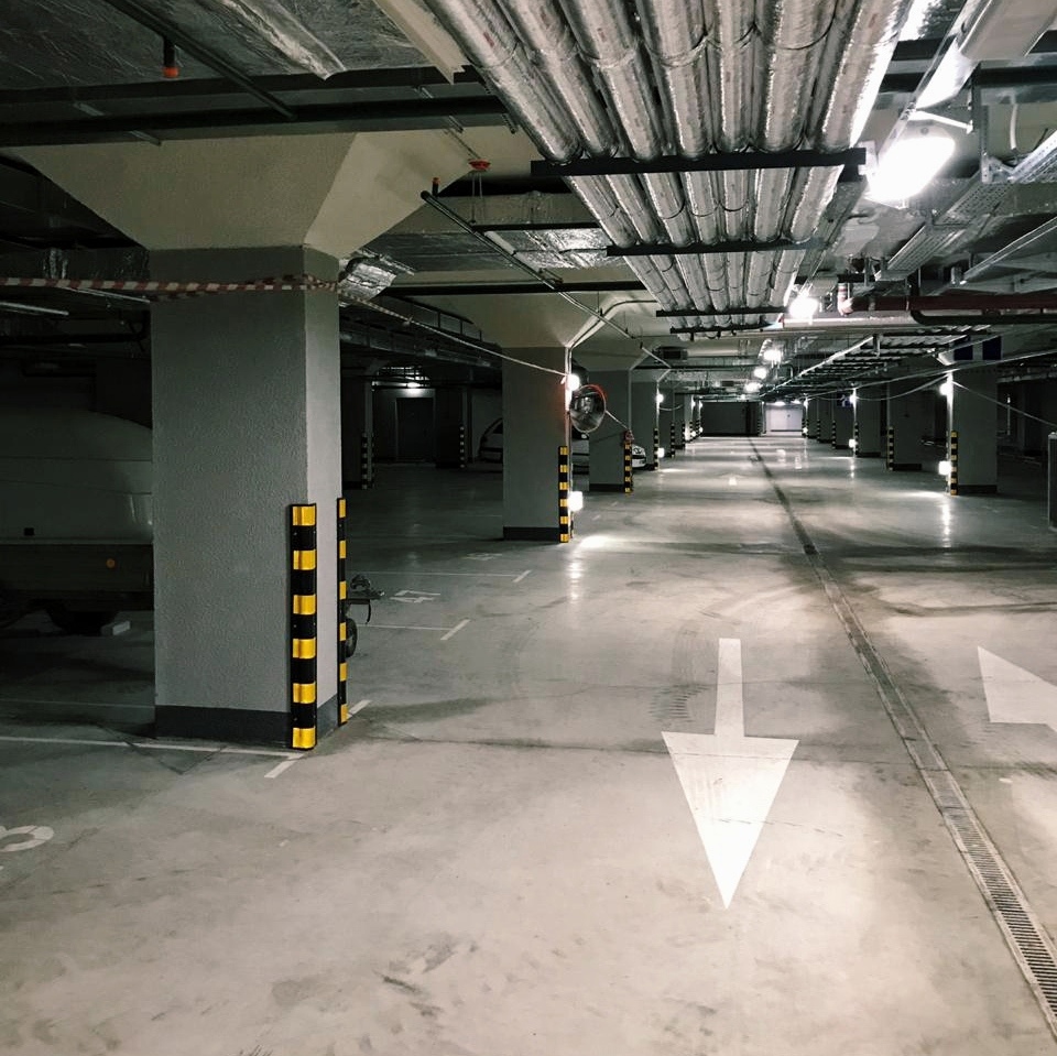 Подземный паркинг в новом жилом комплексе в Москве 