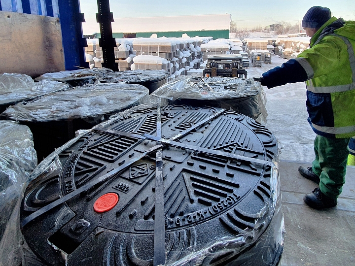 Продолжаются отгрузки люков чугунных из ВЧШГ на объекты реконструкции дорожной сети Республики Крым!