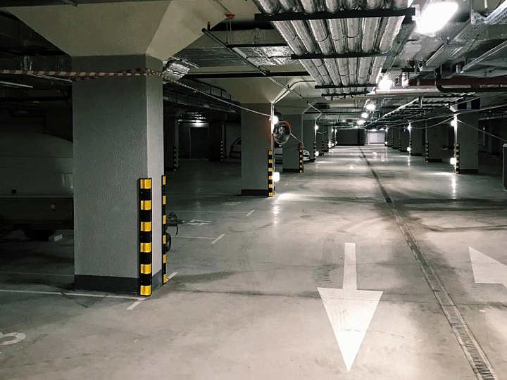 Подземный паркинг в новом жилом комплексе в Москве 
